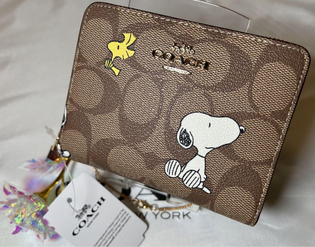 安心国内発送 COACH X PEANUTS コラボ 二つ折り財布 ミニ財布 BR coachコーチ二つ折り財布ミニ財布 スヌーピーコラボ