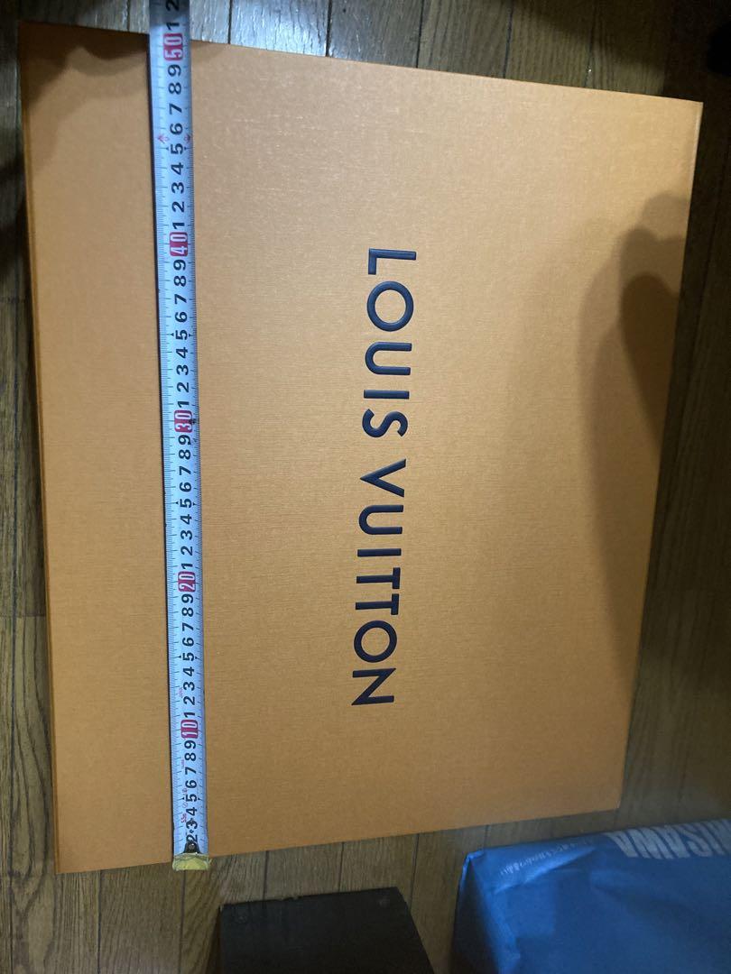 ヴィトンの箱と紙袋