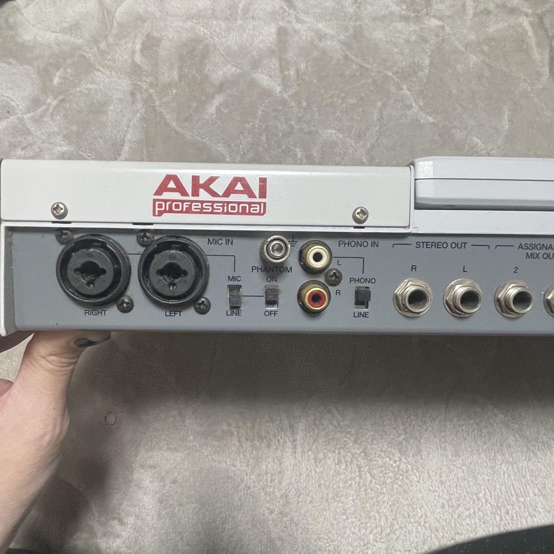 AKAI