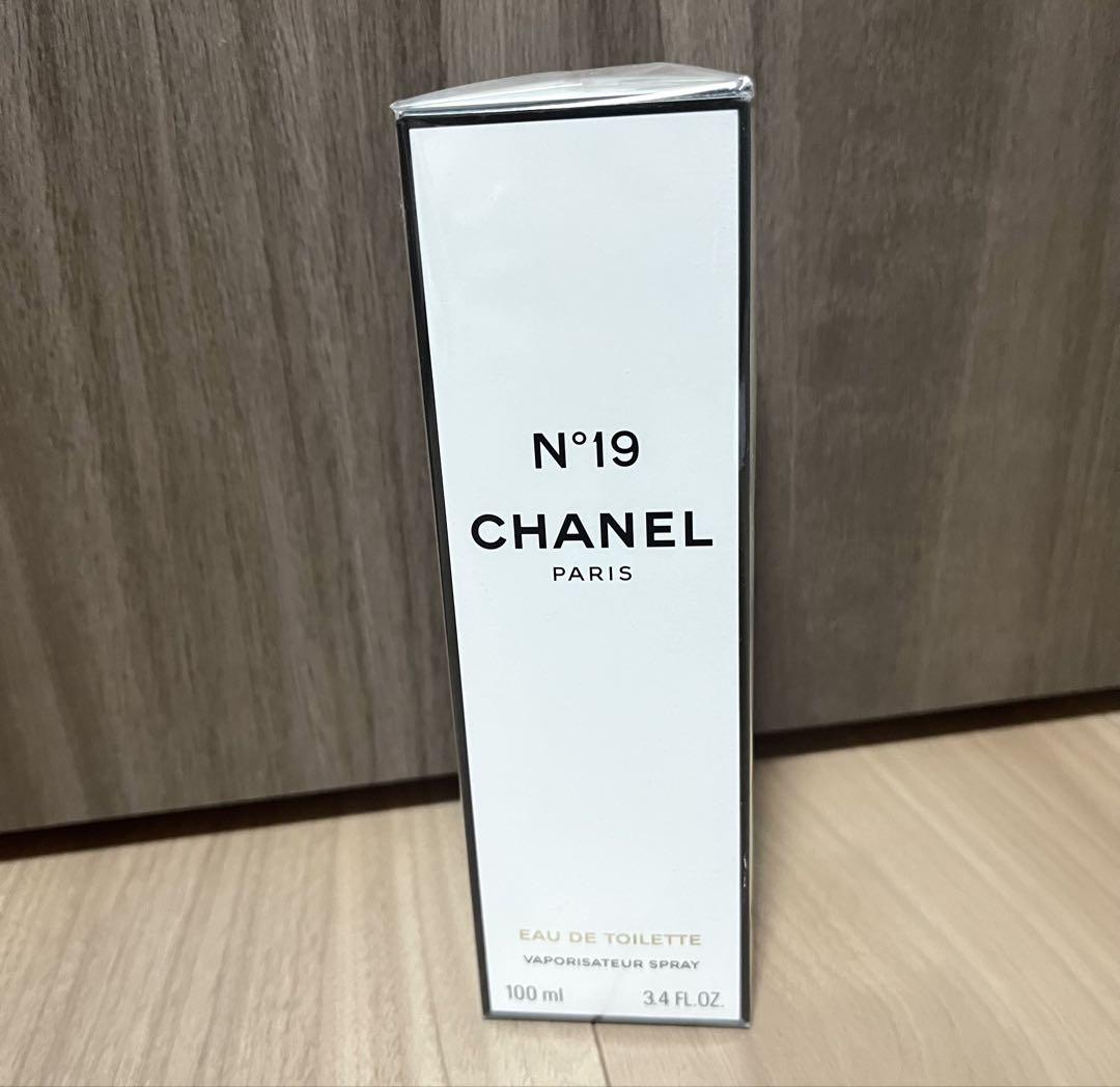 新品未使用　CHANEL シャネル　N°19 オードトワレ　香水　100ml