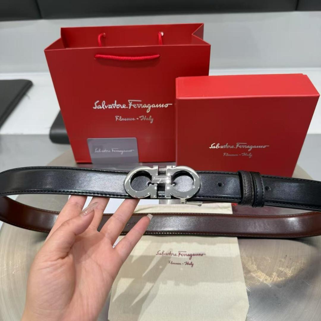 Salvatore Ferragamo ブラックレザーベルト