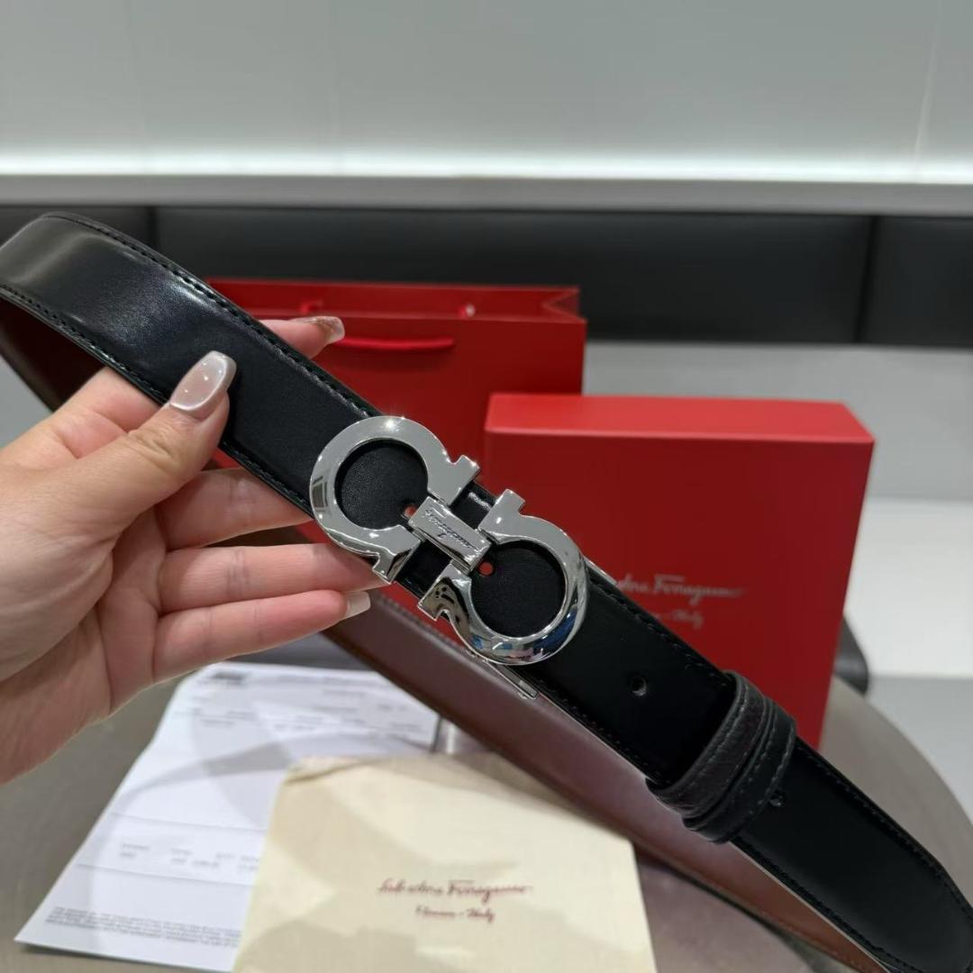 Salvatore Ferragamo ブラックレザーベルト