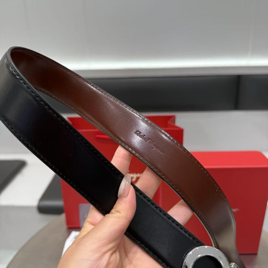 Salvatore Ferragamo ブラックレザーベルト