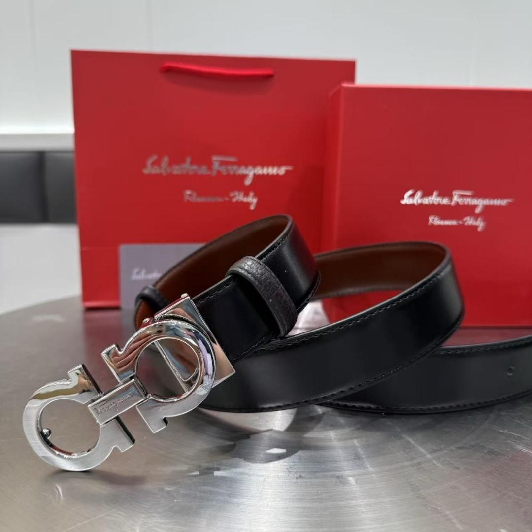Salvatore Ferragamo ブラックレザーベルト