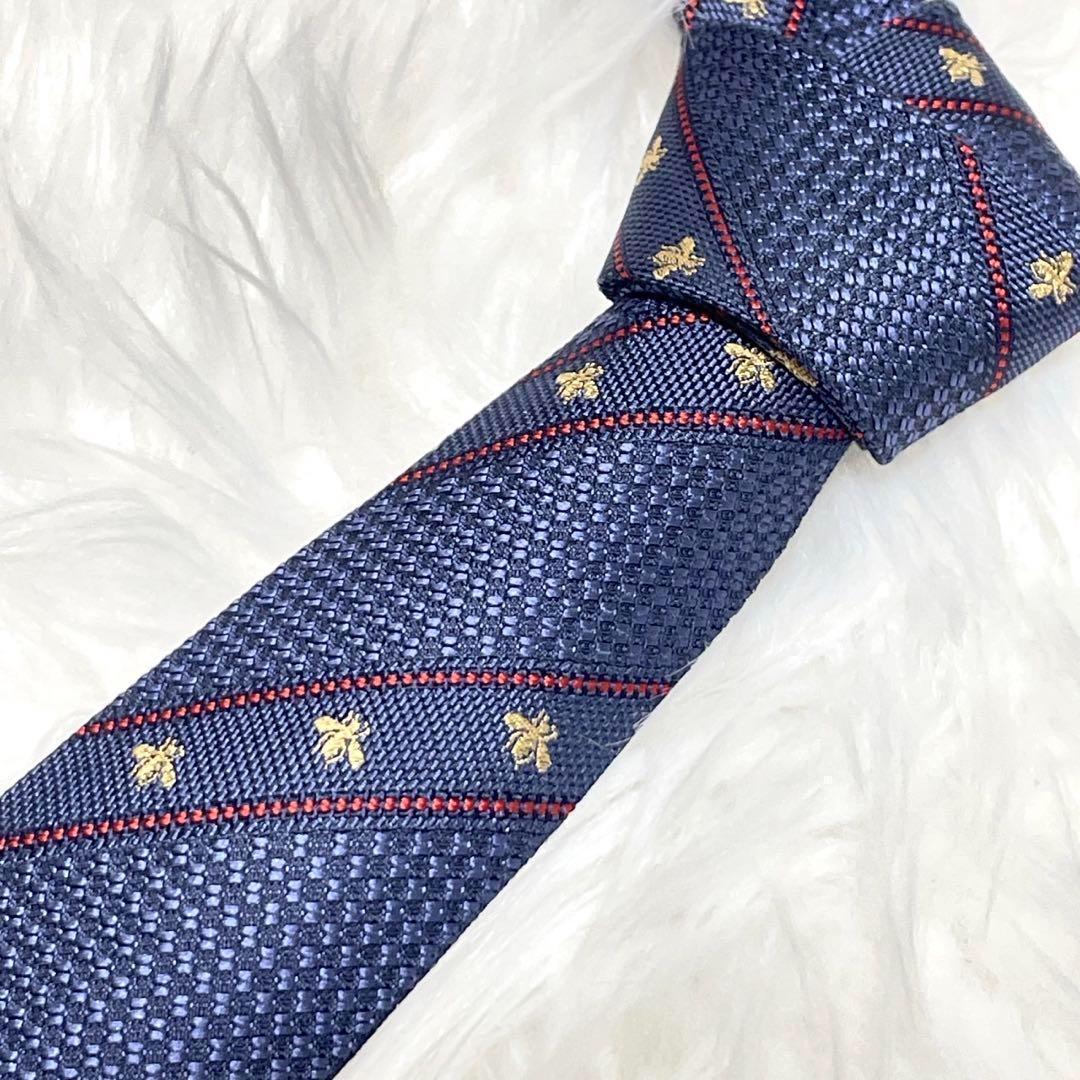 人気 GUCCI ネクタイ シルク GG柄 蜂 bee ストライプ柄　ネイビー