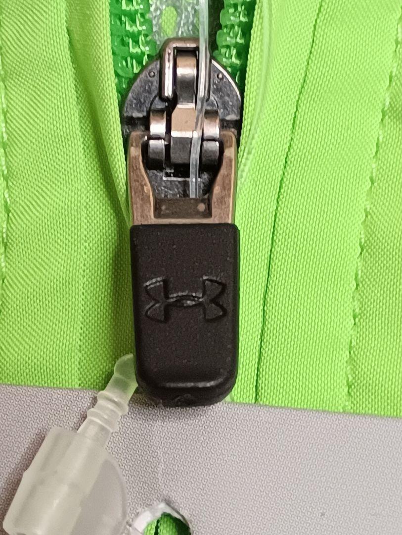 【☆タグ付き！新品☆】 UNDER ARMOUR レディースジャケット グリーン