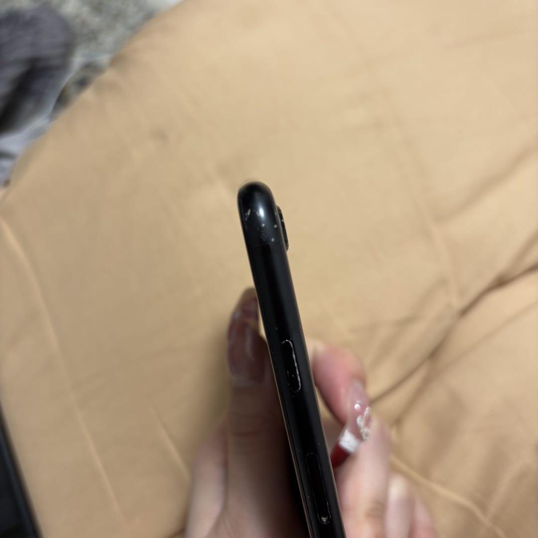 Apple iPhone se 第2世代　背面割れ