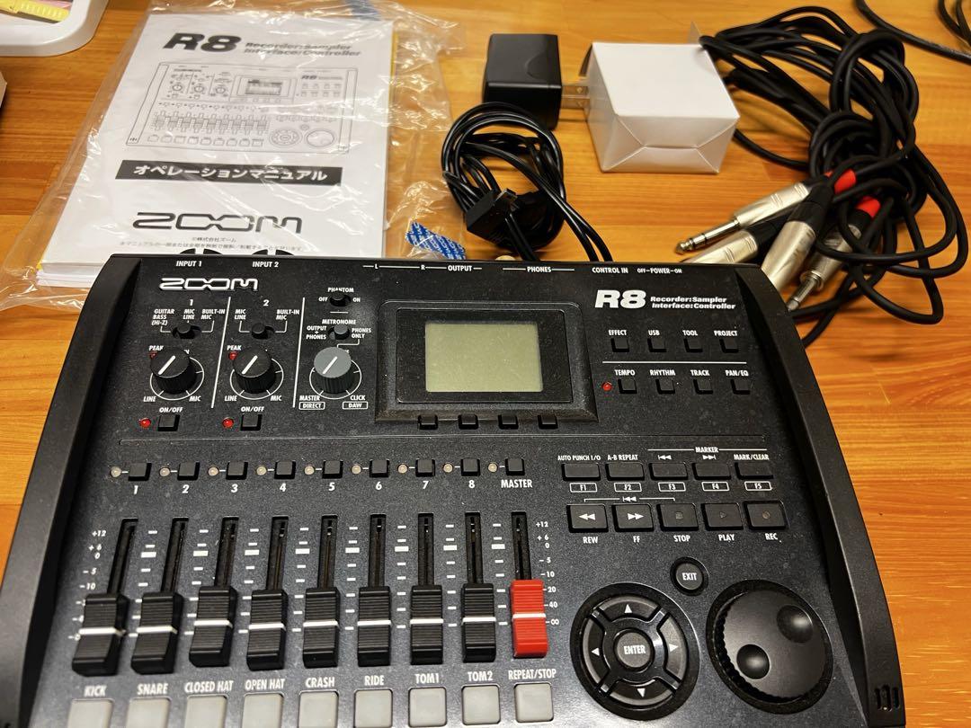 Zoom R8 レコーダー/サンプラー【生産終了&箱/マニュアル完備(おまけ付き Zoom R8 レコーダー/サンプラー【生産終了&箱/マニュアル完備(おまけ付き