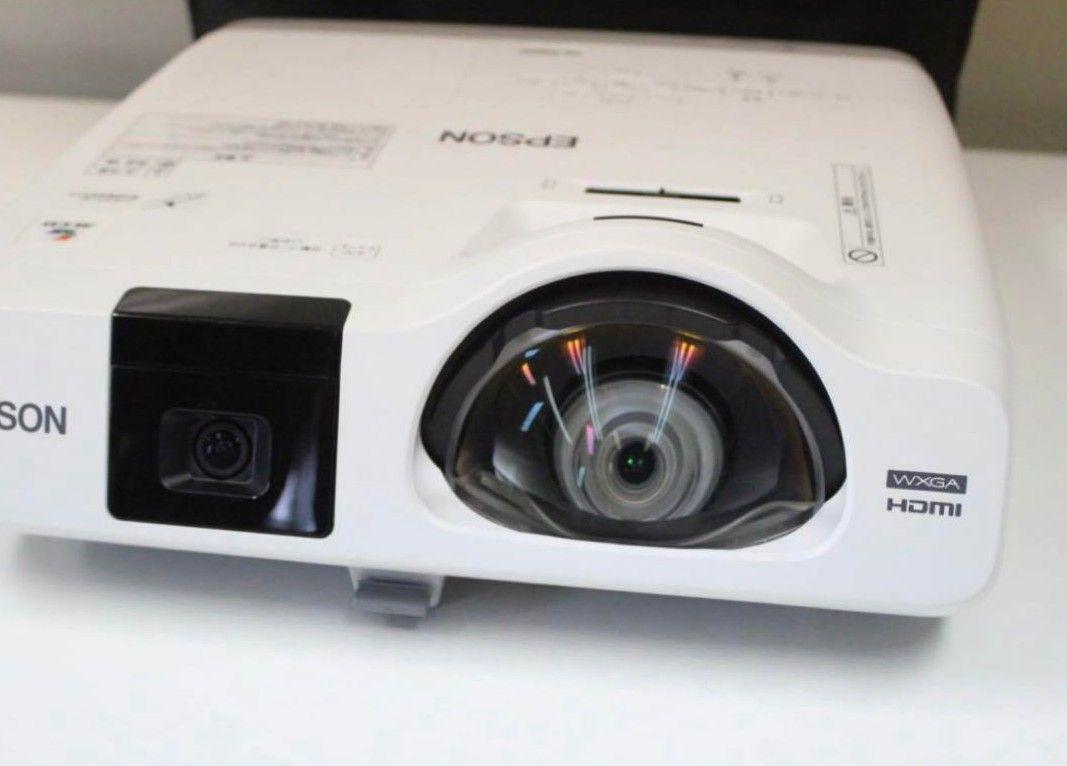EPSON プロジェクター EB-536WT ランプ明さ高21H/明さ低0H