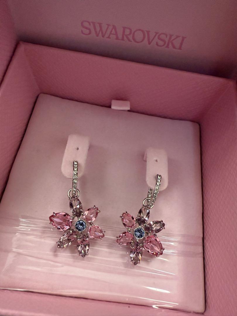 Swarovski フラワーモチーフ ピアス　スワロフスキー　ピンク　お花