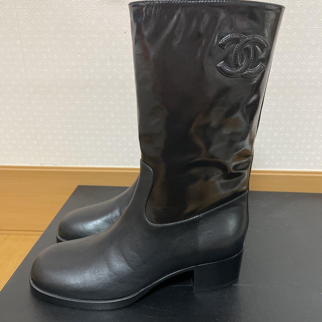 最終お値下げ　新品未使用　シャネル　ブーツ　エナメル　ブラック