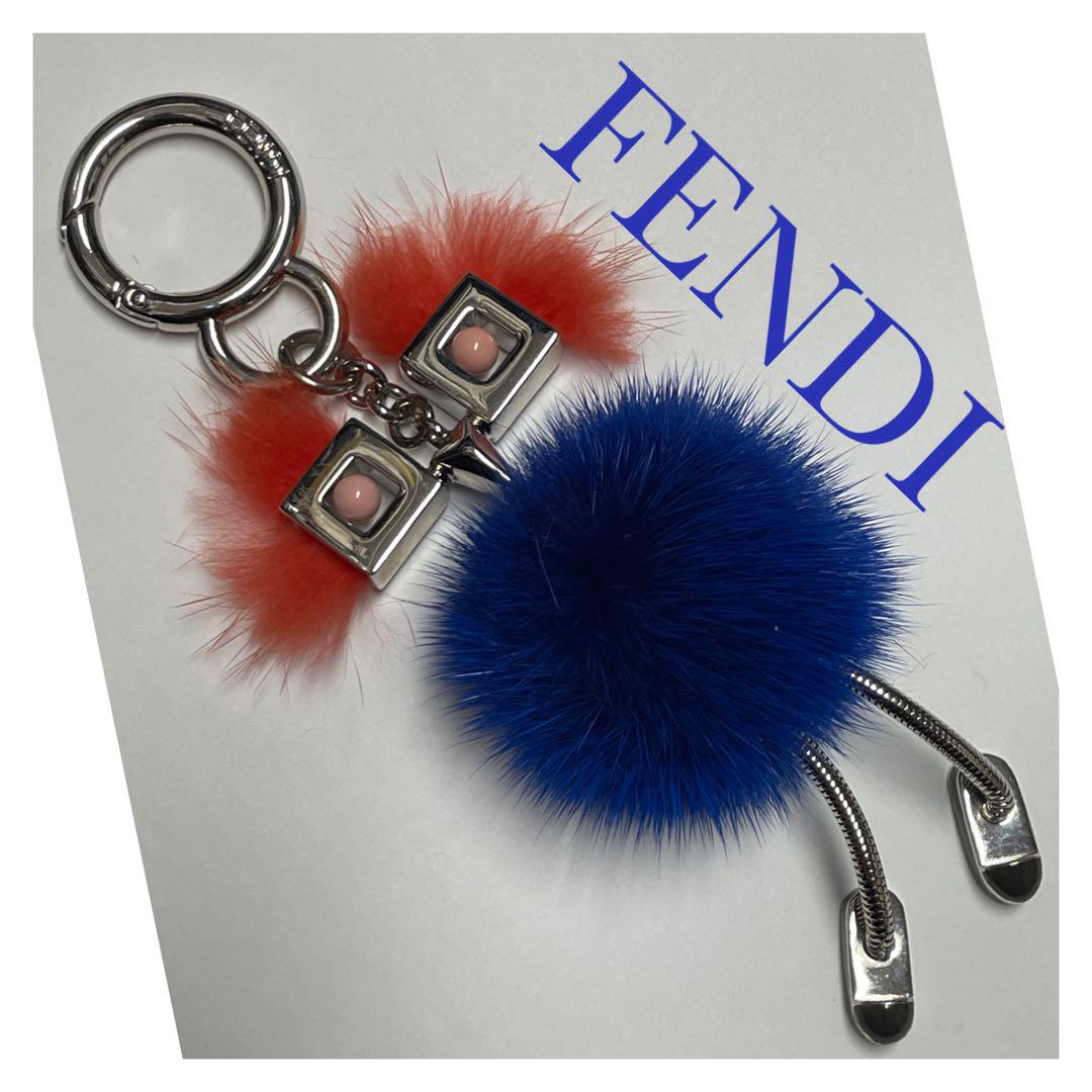 FENDI ファー付きチャーム 青と黒 FENDI ファー付きチャーム 青と黒