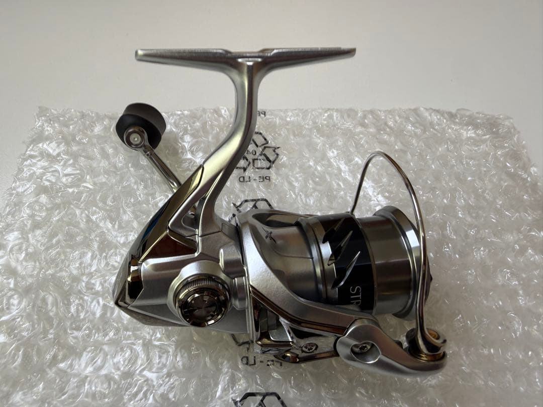 【超美品】シマノ 15 ストラディック C2000HGS 【超美品】シマノ 15 ストラディック C2000HGS