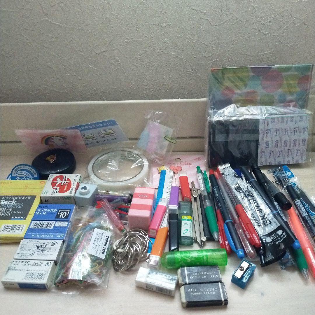 かわいい！ 文房具まとめ売り メルカリ - 文具 筆記用具 ふせん大量 文房具大量 ノート・メモ帳