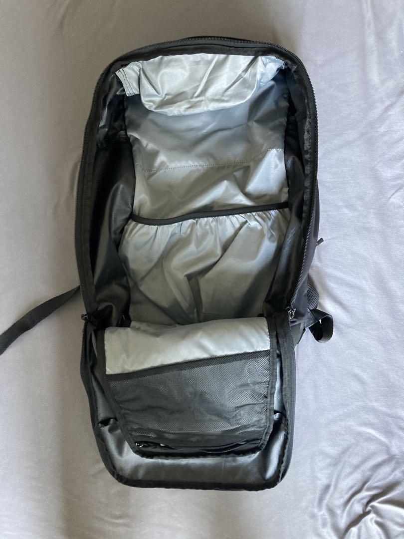 QUECHUA（ケシュア）登山・ハイキング バックパック・リュック