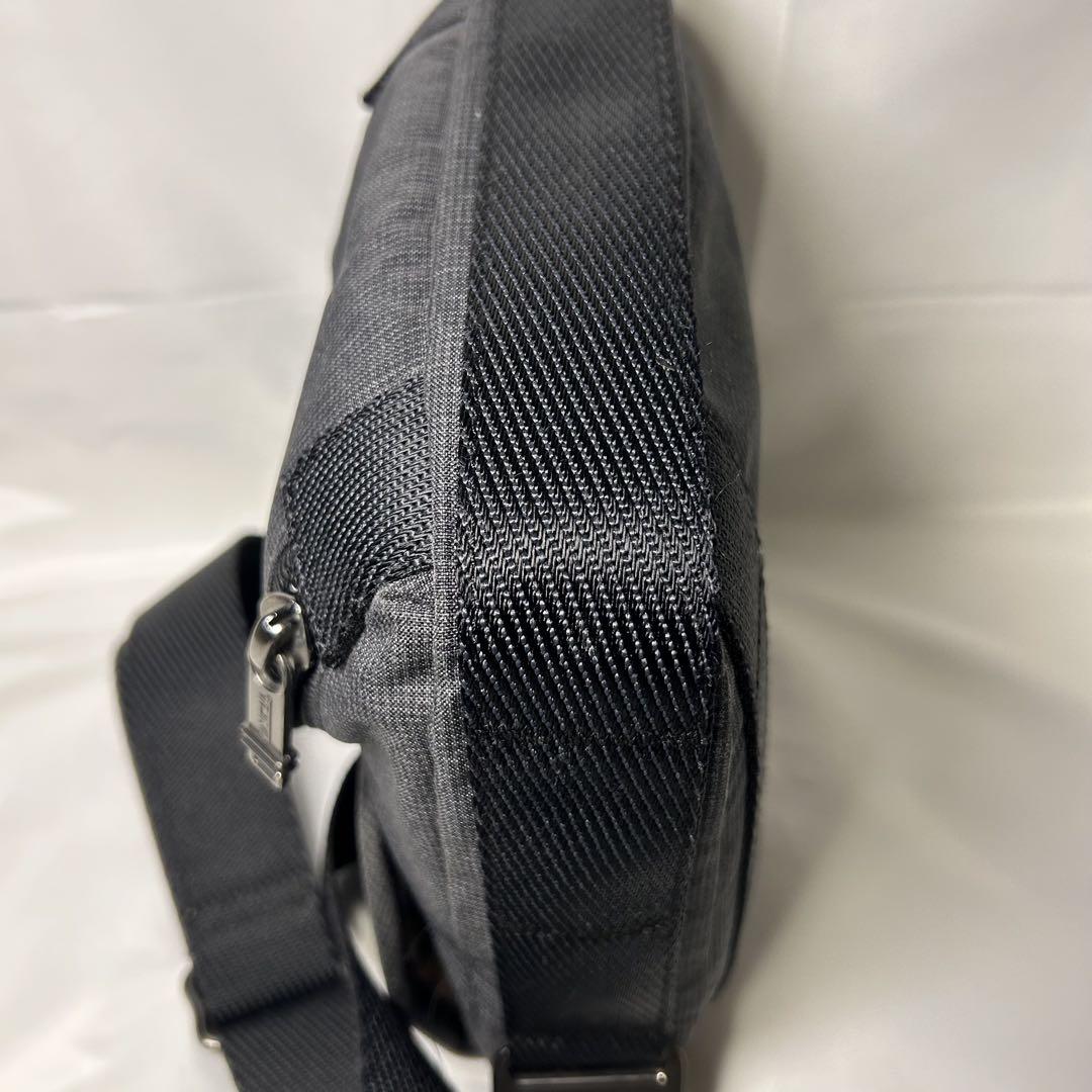 から厳選した 美品】TUMI ショルダーバッグ ボディーバッグ 69305HGYO 黒 バッグ