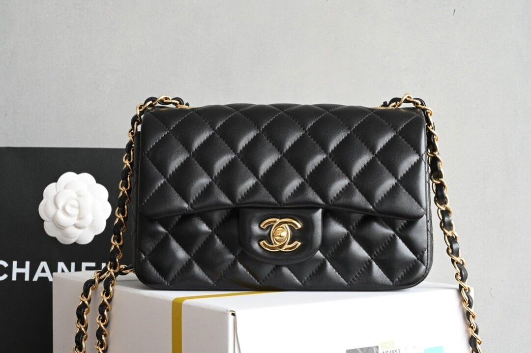 海外購入品CHANEL ブラックレザー ショルダーバッグ CHANEL ブラックレザー ショルダーバッグ - メルカリ
