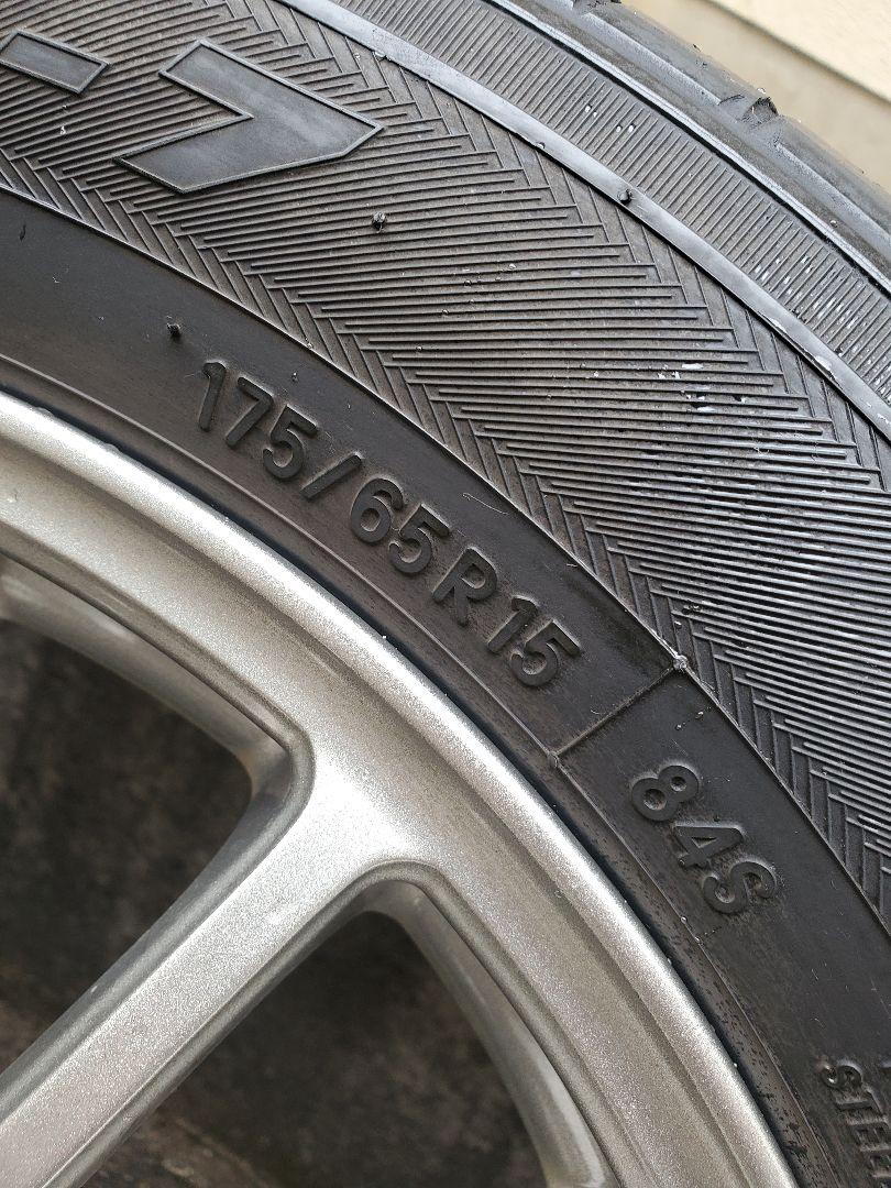 ①　175/65 R15 　フィットシャトル　タイヤ　１本の価格です