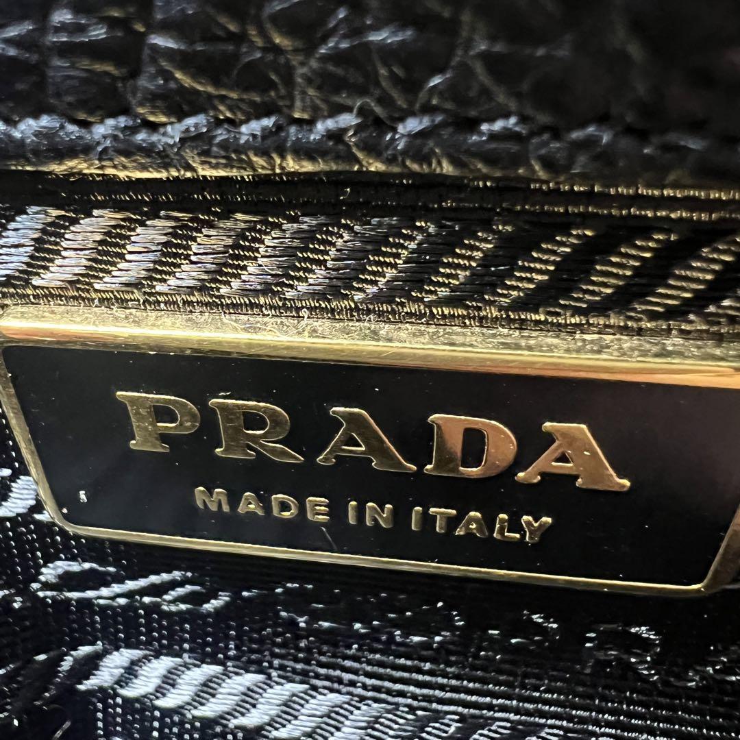 バッグ PRADA lether handbag black gold