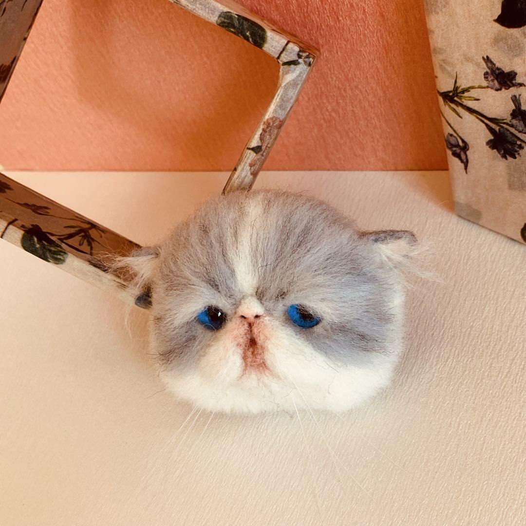 羊毛フェルト猫ブローチ　リアル可愛いエキゾチックショートヘアーの子猫ちゃん