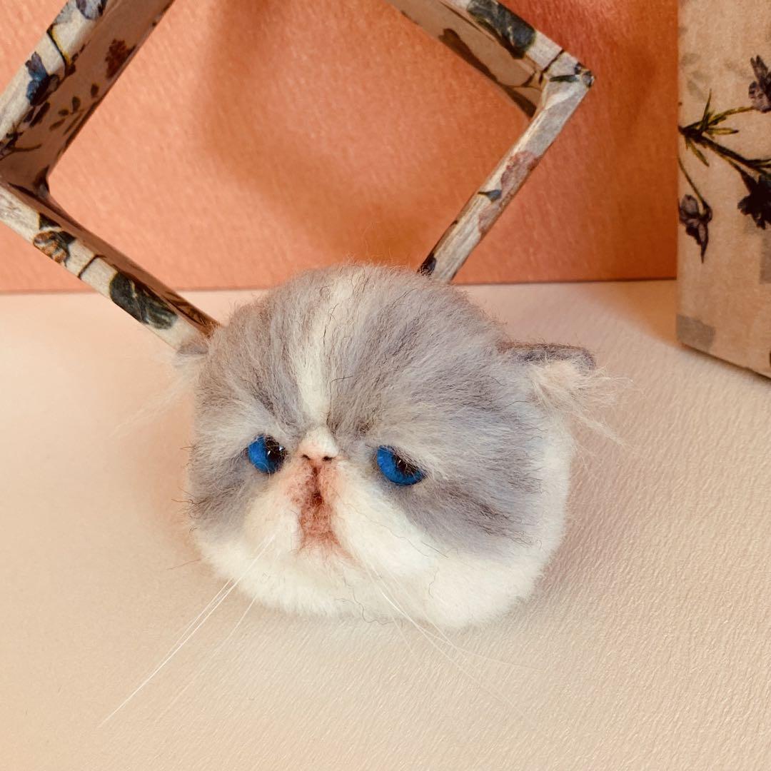 羊毛フェルト猫ブローチ　リアル可愛いエキゾチックショートヘアーの子猫ちゃん