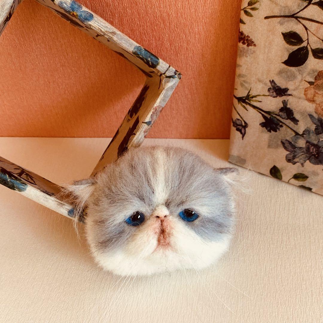 羊毛フェルト猫ブローチ　リアル可愛いエキゾチックショートヘアーの子猫ちゃん