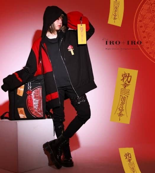 IRO IRO 黒赤フードパーカー SIZE IROIRO