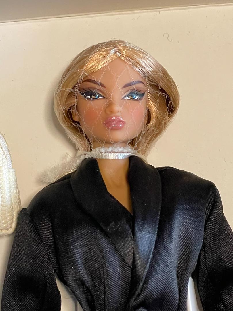 FR Nu Face「Painted Black Erin & Colette」