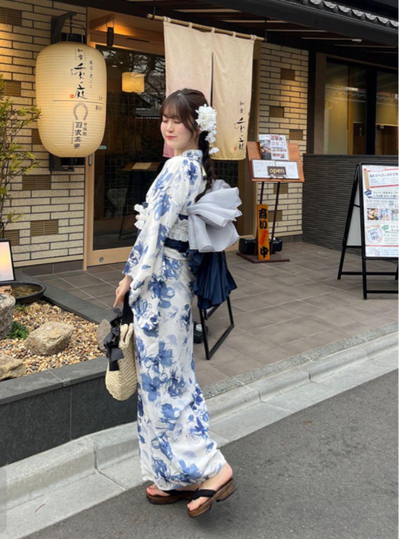 水彩花柄浴衣セット　兵児帯　ブルー　ホワイト　ネイビー　大人花柄　かわいい