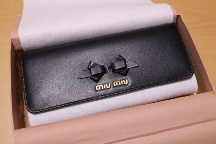 リボンがとってもかわいい♡ MIU MIU 長財布 ミュウミュウ 大人気