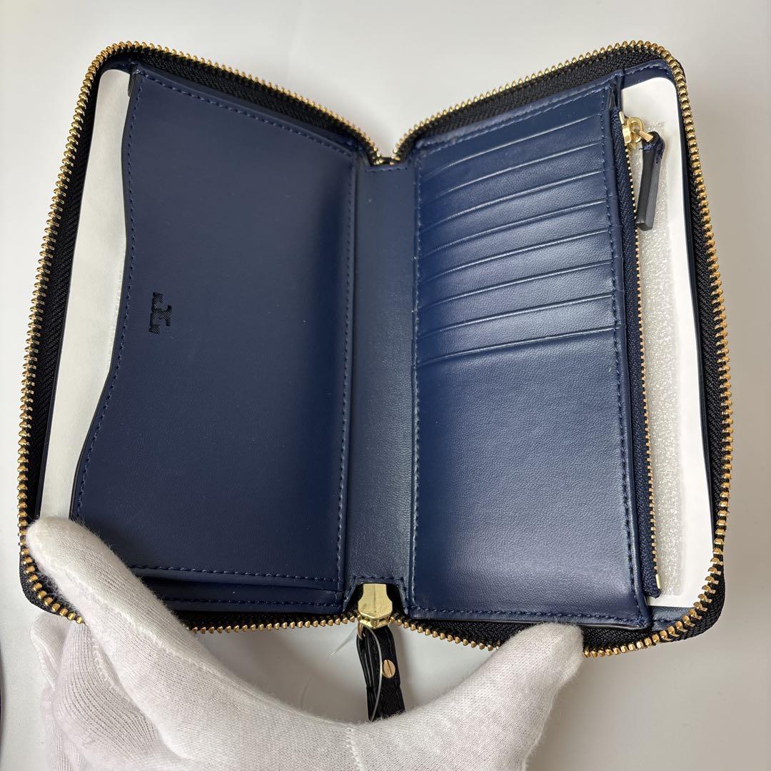 ✨TORY BURCH 新品未使用　ラウンドジップ　ストラップ付き　専用BOX ✨TORY BURCH 新品未使用 ラウンドジップ ストラップ付き 専用