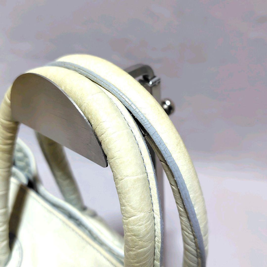 FURLA ハンドバッグ 白 レザー クロコ型押し A4可能 チャームΩ