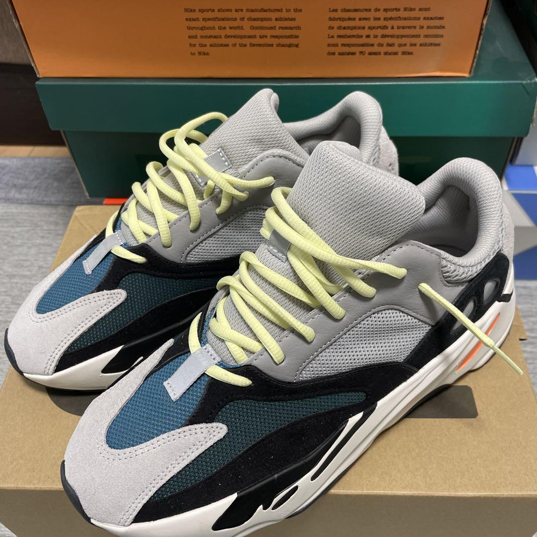 YEEZY BOOST 700