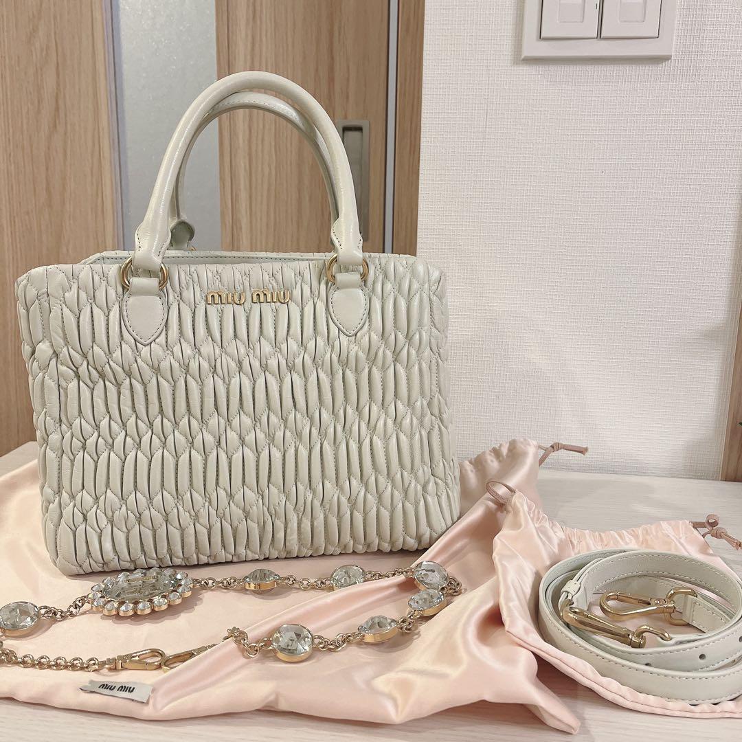 miu miu ホワイト ナッパクリスタル ショルダーバッグ ミュウミュウ