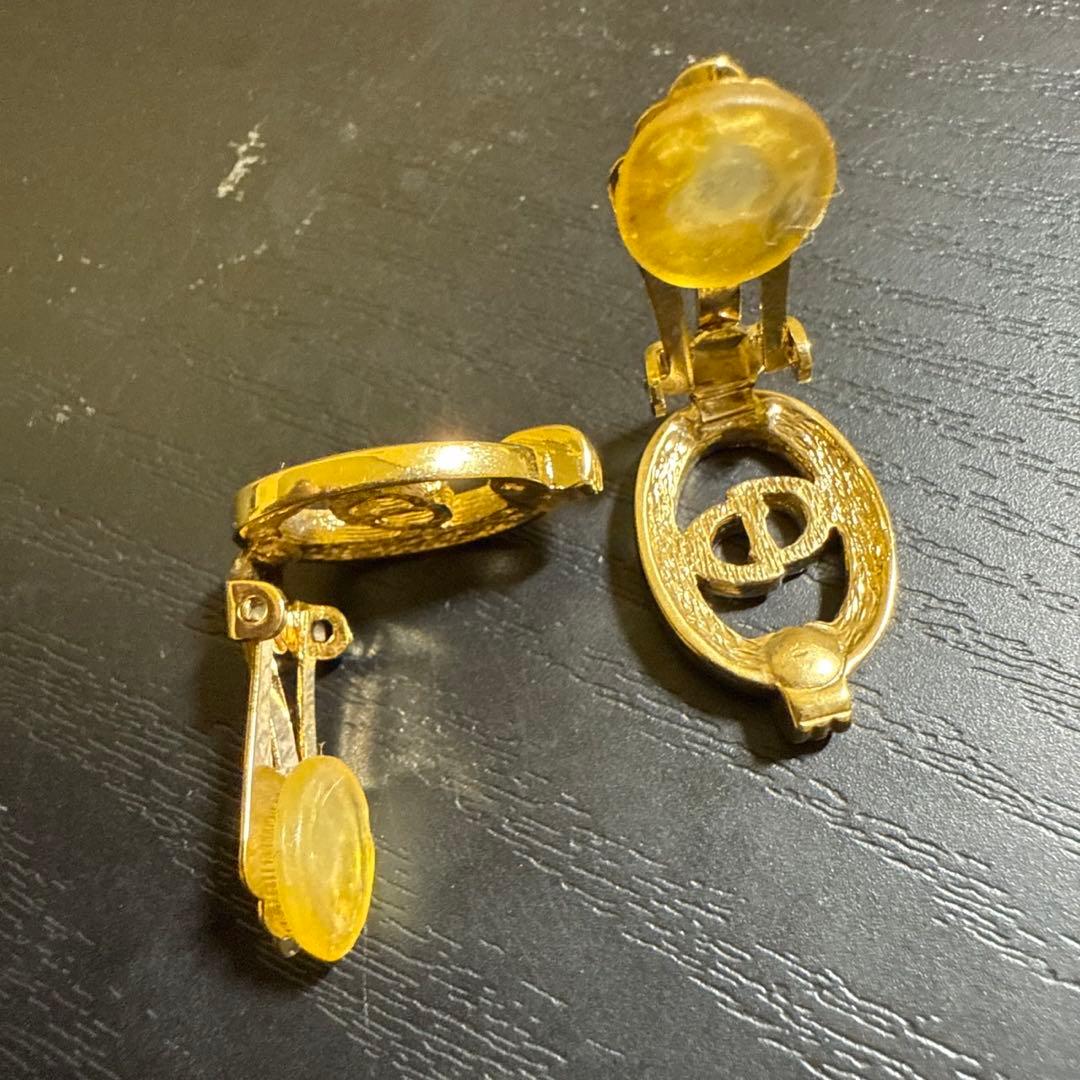 ChristianDior ラインストーン付きCDロゴオーバルイヤリング 美品 ChristianDior ラインストーン付きCDロゴオーバルイヤリング 美品