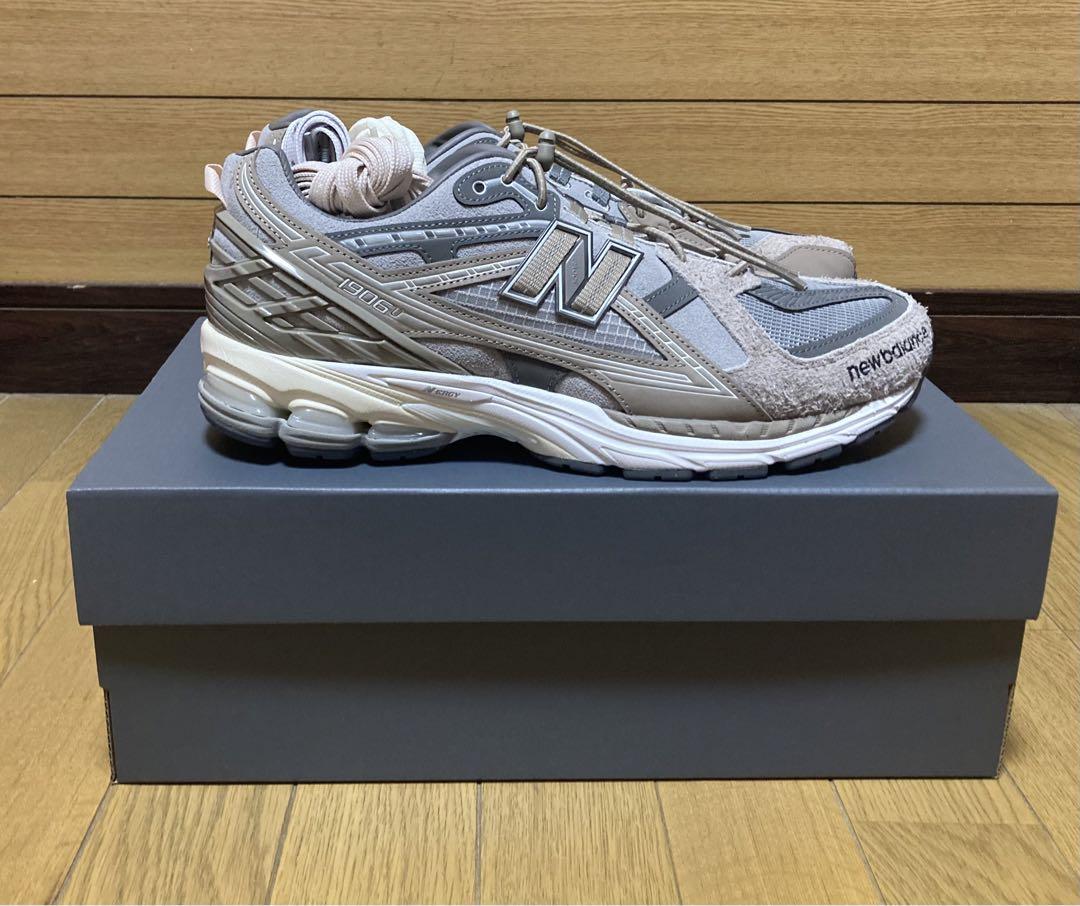 靴 INVINCIBLE N.HOOLYWOOD New Balance 1906