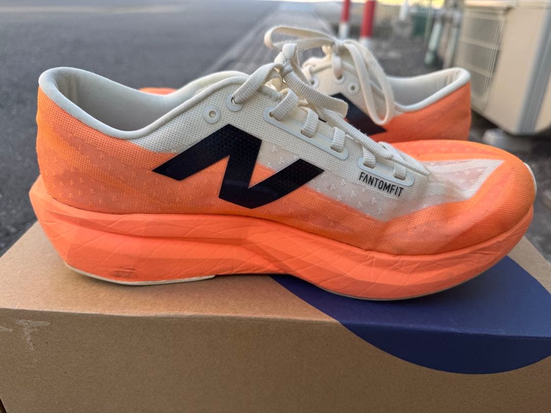 スパイク・シューズ FuelCell rebel v4 28cm