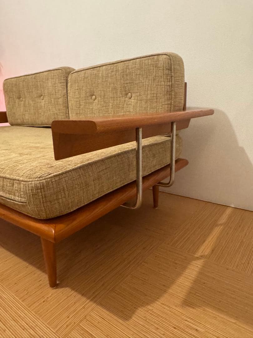 ソファ　ビンテージ　ミッドセンチュリー　モダン