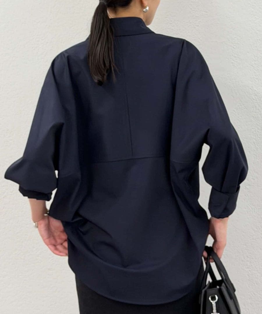 未使用 LOUNGEDRESS ラウンジドレス サテンBIGシャツ ネイビー 未使用 LOUNGEDRESS ラウンジドレス サテンBIGシャツ ネイビー