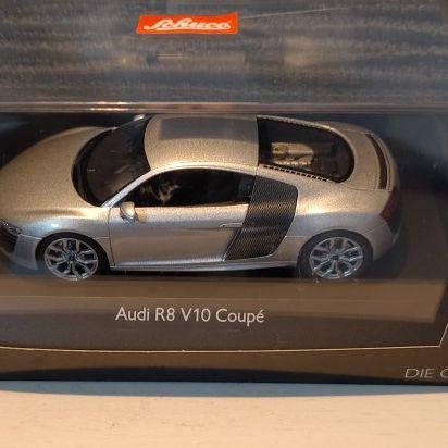 アウディ R8 V10 1/43モデルカー