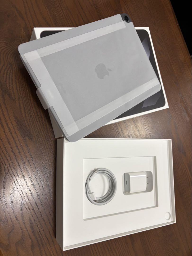 Apple iPad Air シルバー 本体 カバー付き