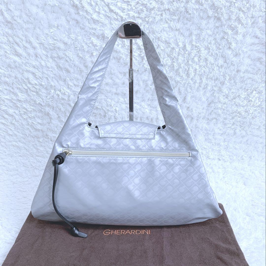 極美品 ゲラルディーニ SHARADA ソフティ シルバー ショルダーバッグ 極美品 ゲラルディーニ SHARADA ソフティ シルバー ショルダーバッグ