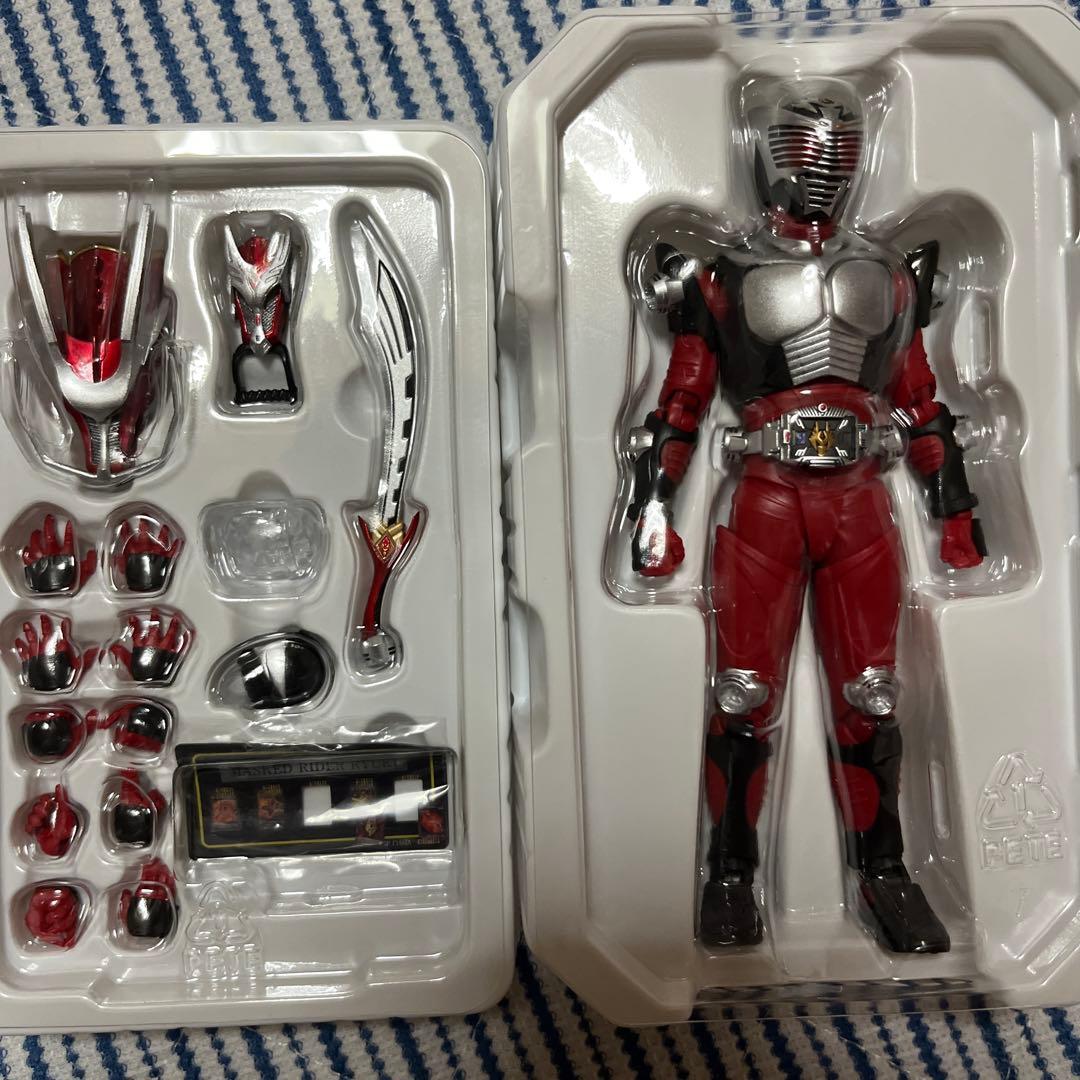 S.H.Figuarts（真骨彫製法） 仮面ライダー龍騎