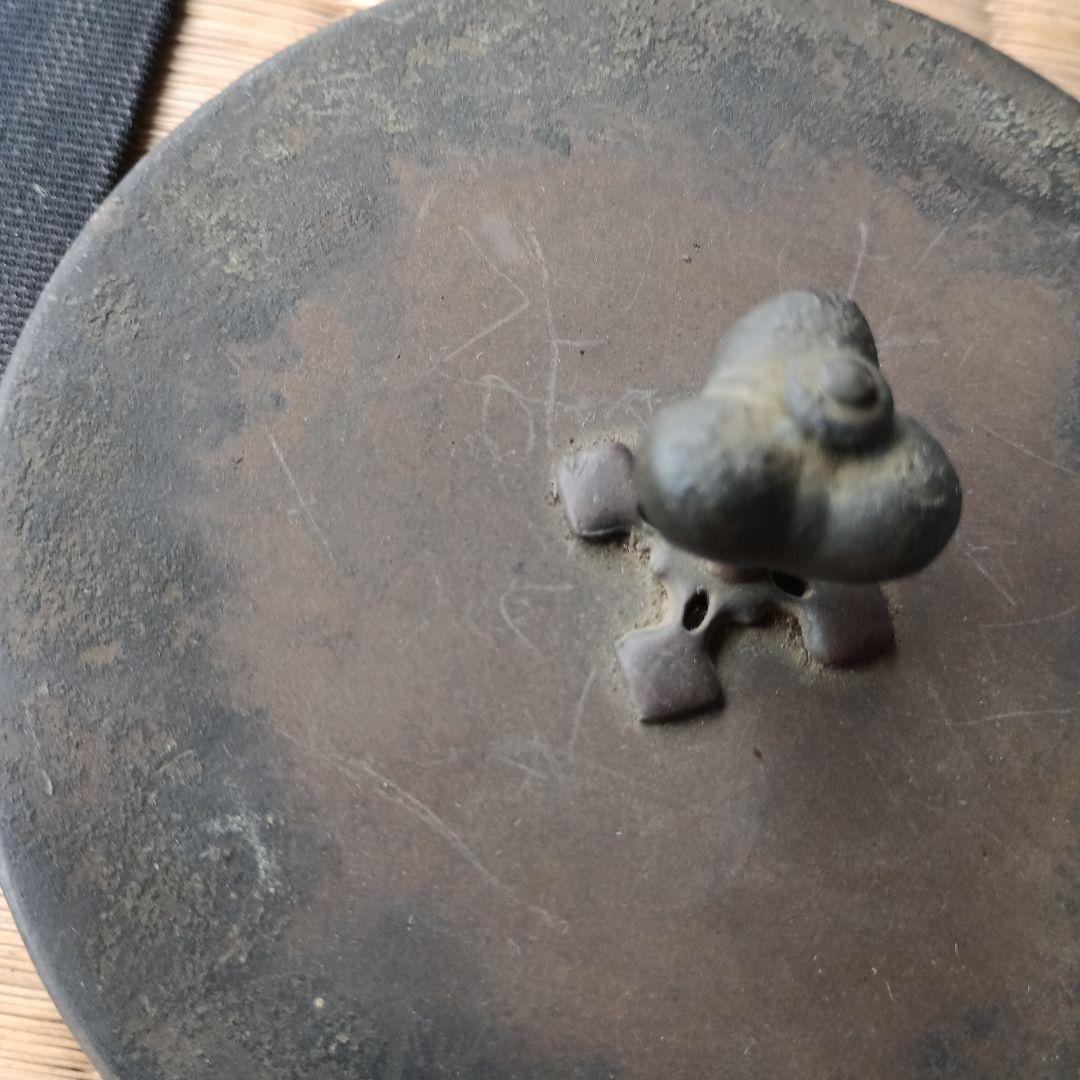 装飾的な模様の鋳鉄製鉄瓶傷や汚れあり