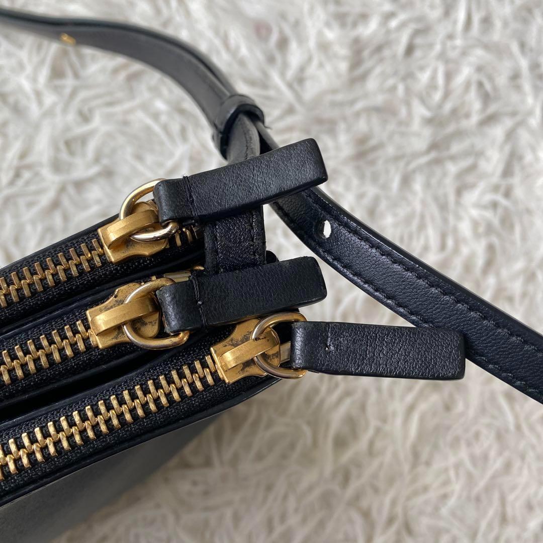 美品　レザー　CELINE トリオ　旧ロゴ　ラージ　黒　ショルダー　保存袋付き 美品 レザー CELINE トリオ 旧ロゴ ラージ 黒 ショルダー 保存袋付き