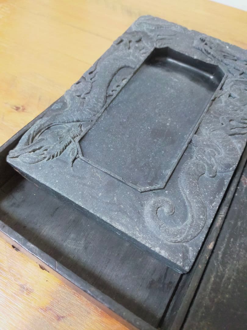築100年以上の旧家より出た龍柄の硯
