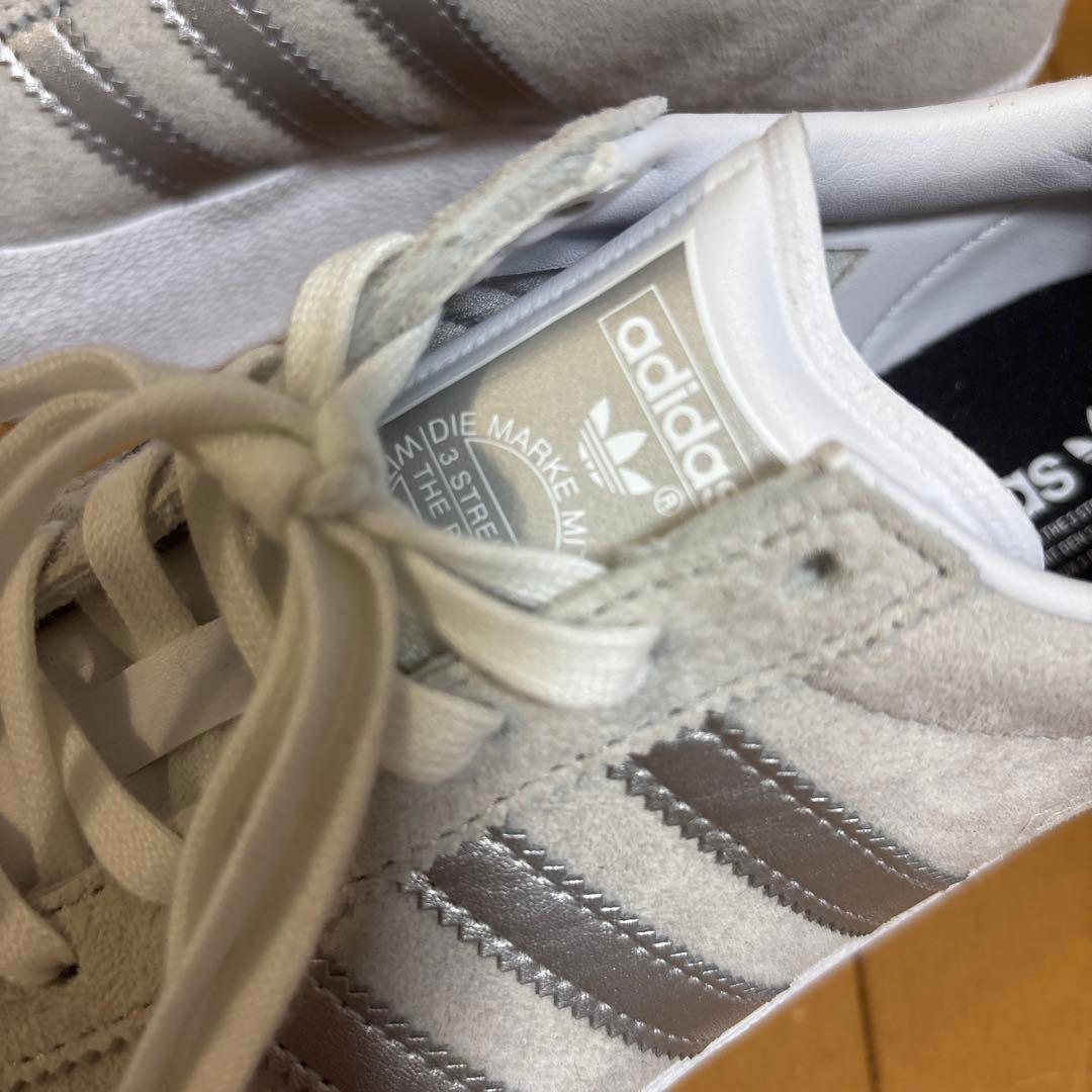 【超美品】adidas 厚底スニーカーガゼルボールドベージュ×シルバー24