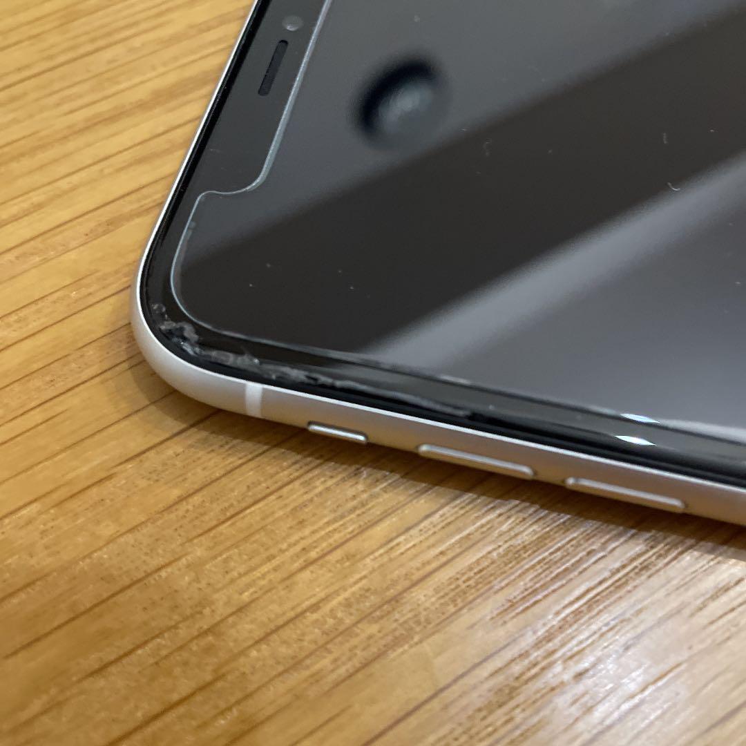 低価人気SALE iPhone ホワイト 画面フチに割れあり wClZI-m60448023343 XR 64G 超激安低価