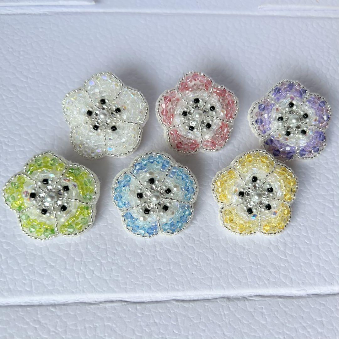 【カラーオーダー品】お花のビーズ刺繍ブローチ