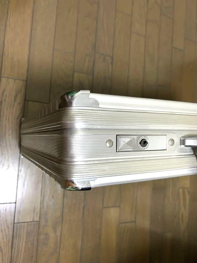 リモア スリムアタッシュケース スーツケース シルバー46cm×37cm×9cm